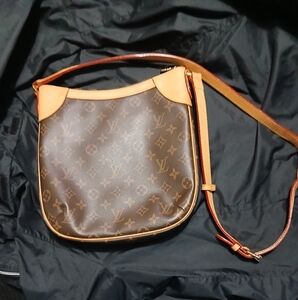 Louis Vuitton Brown Shoulder Bag with Monogram Pattern and Tan Leather Trim